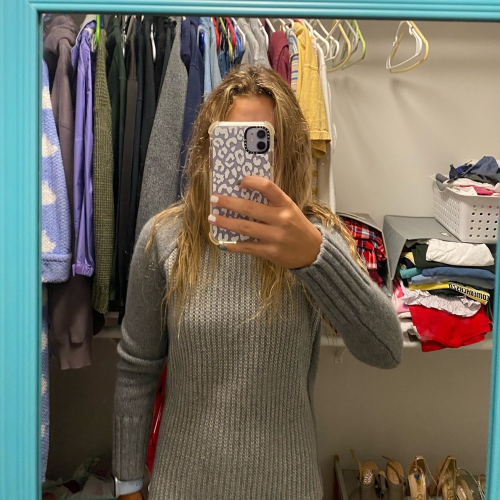 GREY & WHITE PATTERNED SWEATER